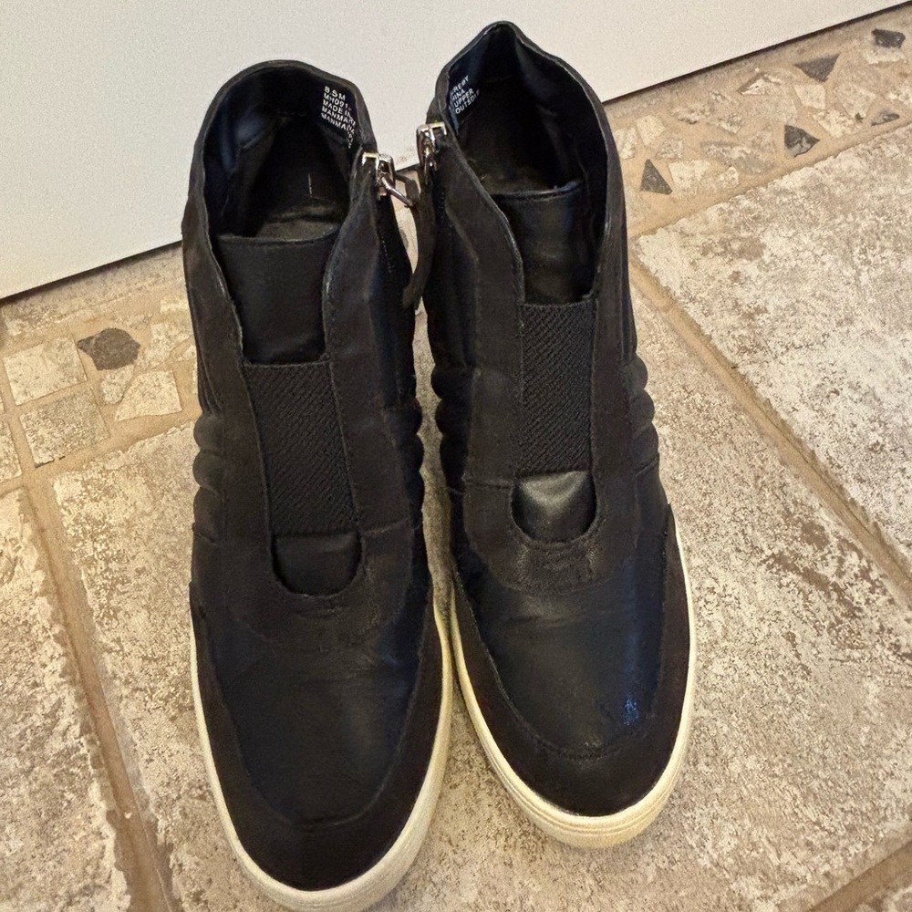 Women’s Black wedge Sneakers